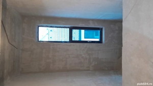 executam tencuiala mecanizata 