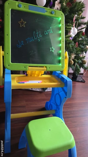Vând tablă multifuncțională 2 în 1, măsuță și scaunel, cu leduri