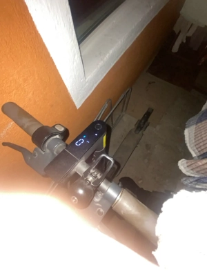 trotineta xiaomi nu are nici o problemă aproape nouă nu are defecte 