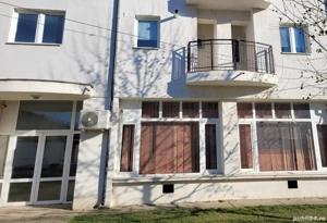 Închiriez garsoniera 