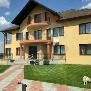 Vilă de închiriat in SANPETRU - zonă liniștită, curte mare