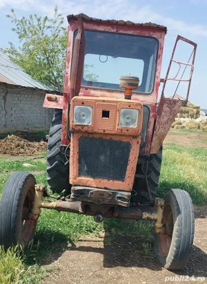 Vând tractor