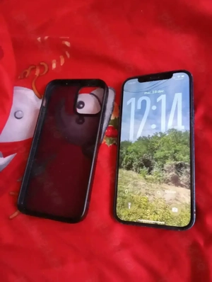 Vând iPhone 12 albastru de 128gb