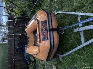Barcă gonflabilă și peridoc 