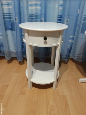 Vand 2 noptiere,  270 lei bucată 