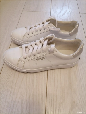 Vînd adidași Fila (mărime 37) 