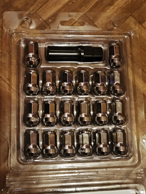 Set 20 piulite / Prezoane jante aliaj