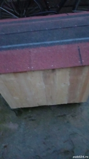 Vînd cușcă pentru cîine din lemn de brad cu acoperiș din șindrile bituminată  - imagine 3