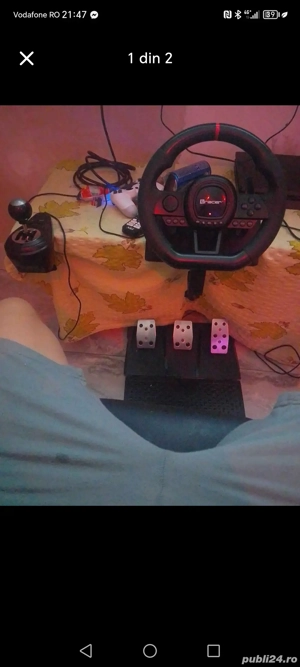 Vând volan tracer padele schimbător are 6 trepte schimbătorul și pedale ambreiaj frână și accelerați