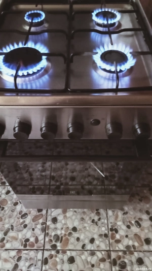 vind aragaz ELECTROLUX gama de top cu rotisor. este in stare excelent de buna folosit destul de rar