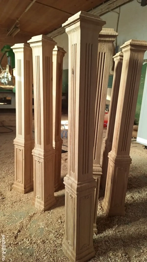 Stâlpi din lemn pentru scări 