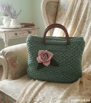 Geanta croșetată de mână