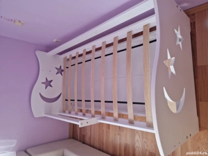 Vând pat lemn alb luna si stele