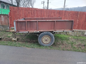 Remorca pentru tractor cu sistem de franare