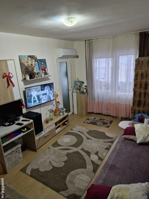 Garsonieră 26 mp + terasă, mobilată, AC, acoperiș nou , vedere Dunare