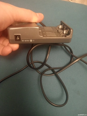 Vând încărcător pentru baterii!