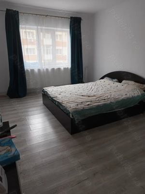 De închiriat apartament cu 2 camere, centrala proprie.