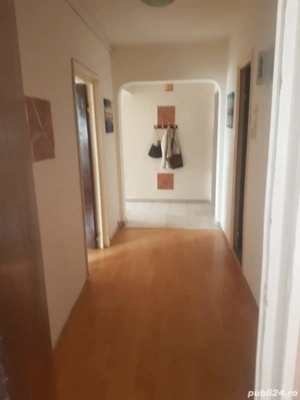 inchiriez camera in apartament de 2  camere