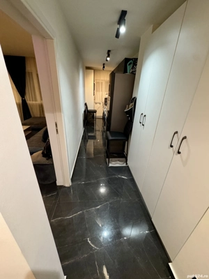 Garsoniera decomandată, renovată integral, etaj 1   Azuga - imagine 5