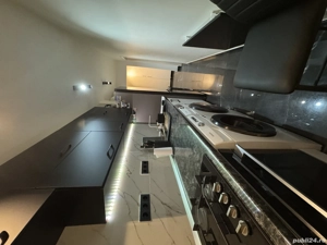 Garsoniera decomandată, renovată integral, etaj 1   Azuga - imagine 4