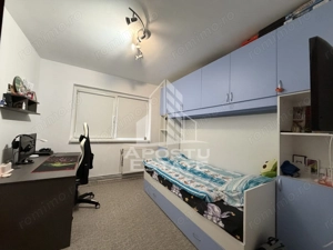 Apartament cu 3 camere,semidecomandat,centrala proprie ,zona Girocului - imagine 7