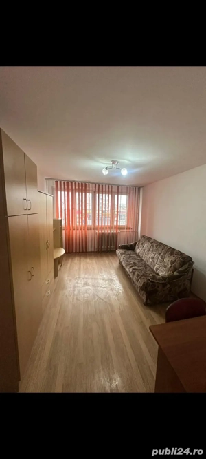 Podu ros la bulevard, garsoniera mobilata