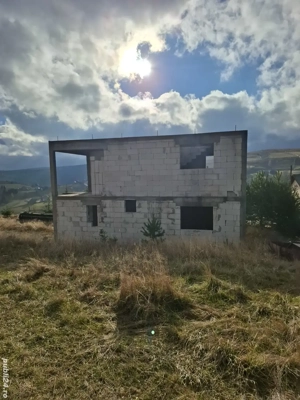 Vând casă in construcție . 