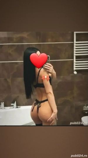 Buna brunetă cu forme