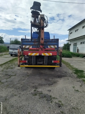 Camion basculabil cu macara - imagine 2