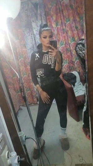 Elena bruneta ten alb 19ani 