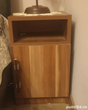 Noptieră de culoare marou