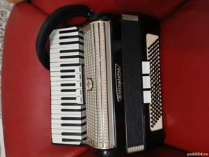 Vind acordeon welmaister cu 120 de basi