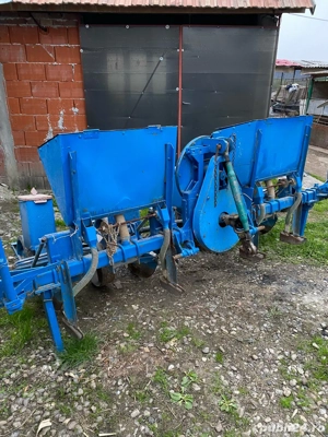 Vând  semanatoare de porumb spc4 