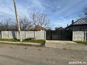 Vand 2 case batranesti cu teren de 8000 mp+ anexe