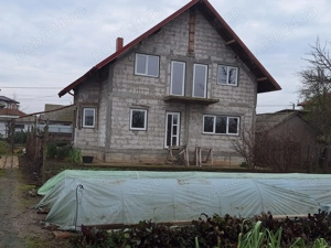 vrei o casa la tara? dar aproape de oras si mare? - imagine 9