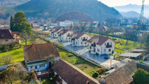 CASE NOI ÎN ARHITECTURĂ ALPINO-MODERNĂ CU ALEE PRIVATA | CRISTIAN - imagine 7