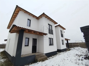 Duplex despartit prin camera tehnica - langa asfalt - compartimentare excelenta - dormitor la parter