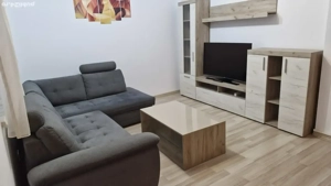 Proprietar închiriez apartament cu 3 camere și garaj 