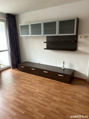 vind mobila de sufragerie si masuta cu 2 tambureti din piele ca nou 