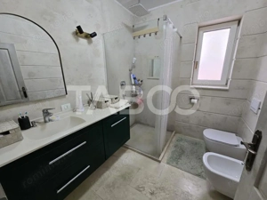 Casa individuala de vanzare teren 852 mp 5 camere 2 bai Selimbar Sibiu - imagine 9
