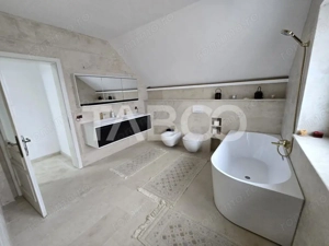 Casa individuala de vanzare teren 852 mp 5 camere 2 bai Selimbar Sibiu - imagine 8