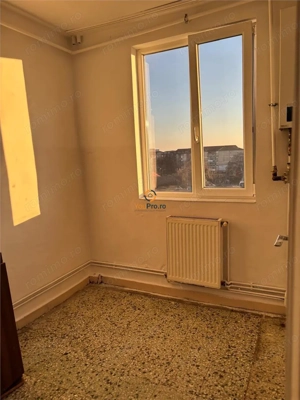 Decomandat 2 camere Bloc cu lift etajul 5 zona Dambovita