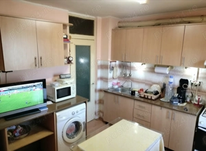 Vând apt.2 cam.conf. decomandat  bloc   de 4 etaje   zona govandari 