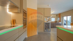 Vila moderna cu vedere spre padure Poiana Angelescu - imagine 10