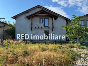 Casă individuală P+M, construcție solidă din beton | La gri | Personalizabilă | RED Imobiliare