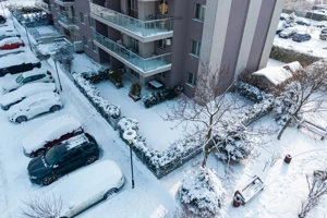 Apartament cu curte proprie și 2 parcări, de închiriat în Adora Forest