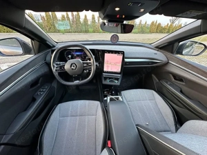 Renault Megane full electric, 15300km, 60 kw 220 cp, pompa de căldură sonorizare harman Kardon,urgen - imagine 5