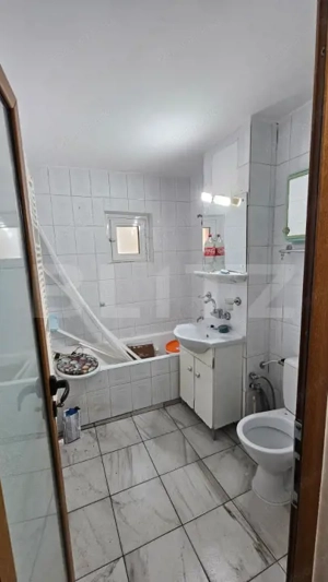 Apartament decomandat, 52 mp, zona Rovine - imagine 8
