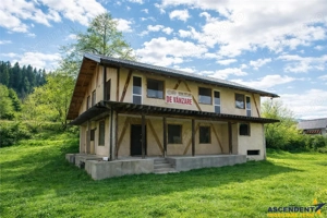 FILM! Constructie rustica tip Casa Verde, cu parau si panorama impresionanta, Moeciu de Jos, 900 mp 