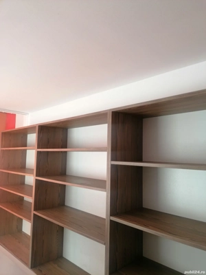 Vând rafturi, vitrină și dulap cu rafturi pentru pâine, pentru magazin.